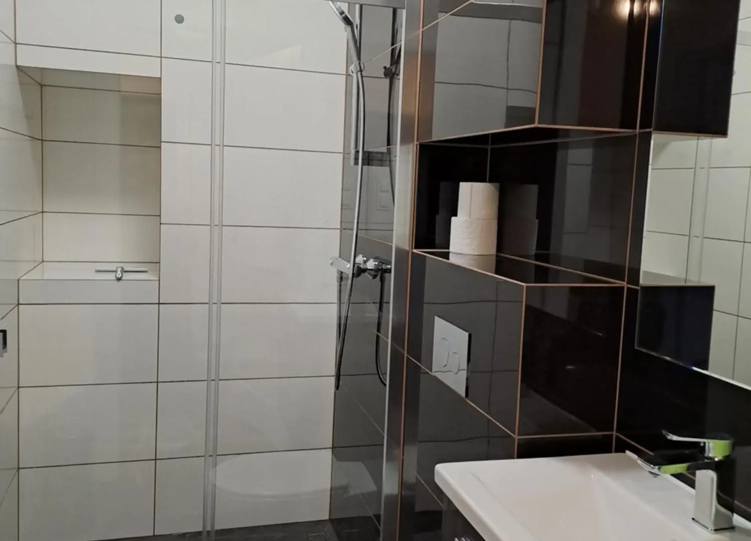 Komfortowy Apartament- 1 Salon, 3 Sypialnie, 2 Lazienki W Gdansku Poland
